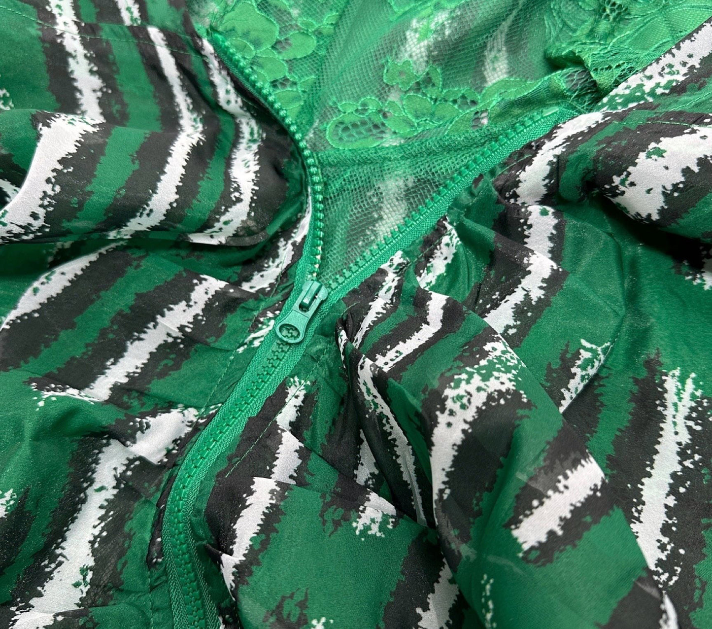 Sweater zipper green lace
