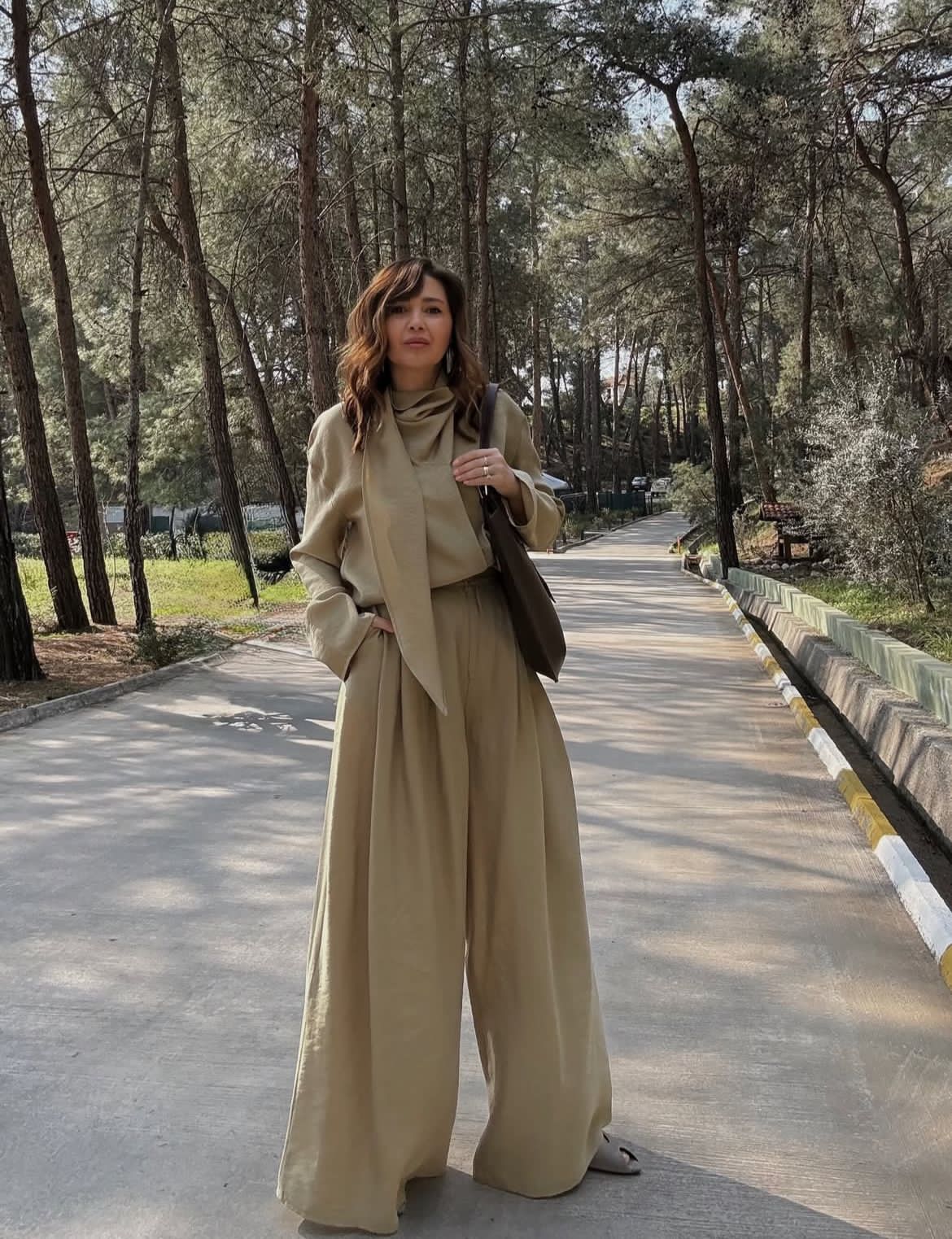 Set beige scarf attached