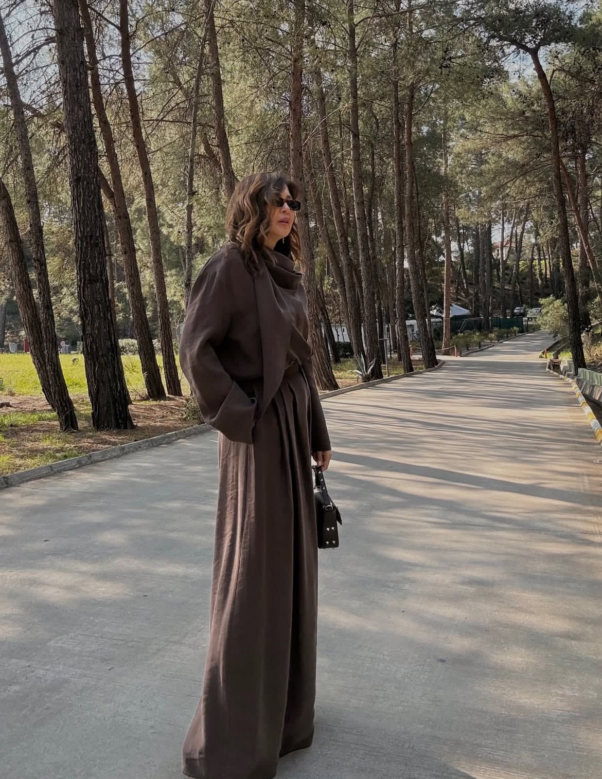 Set brown scarf attached