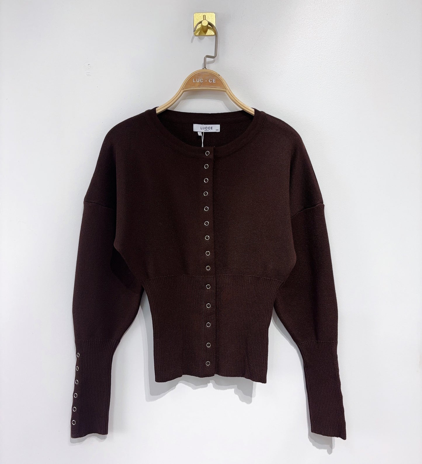 Pullover brown buttons