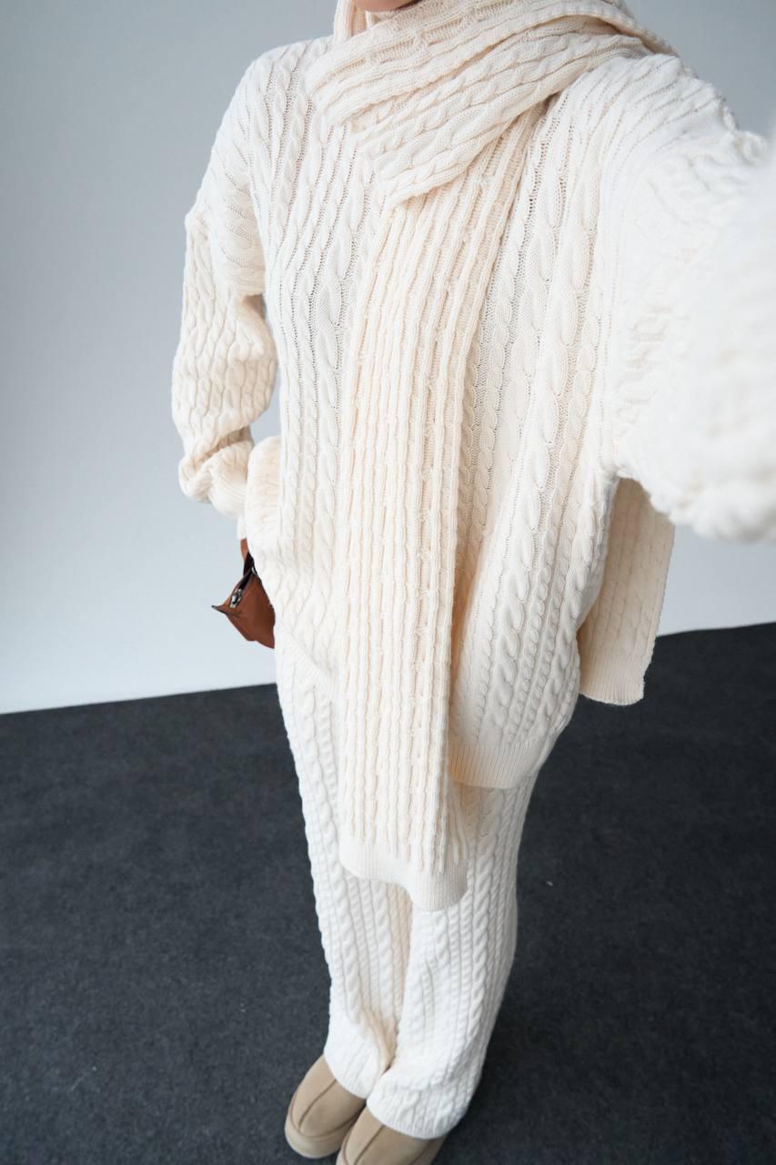 Set White Knitting Scarf