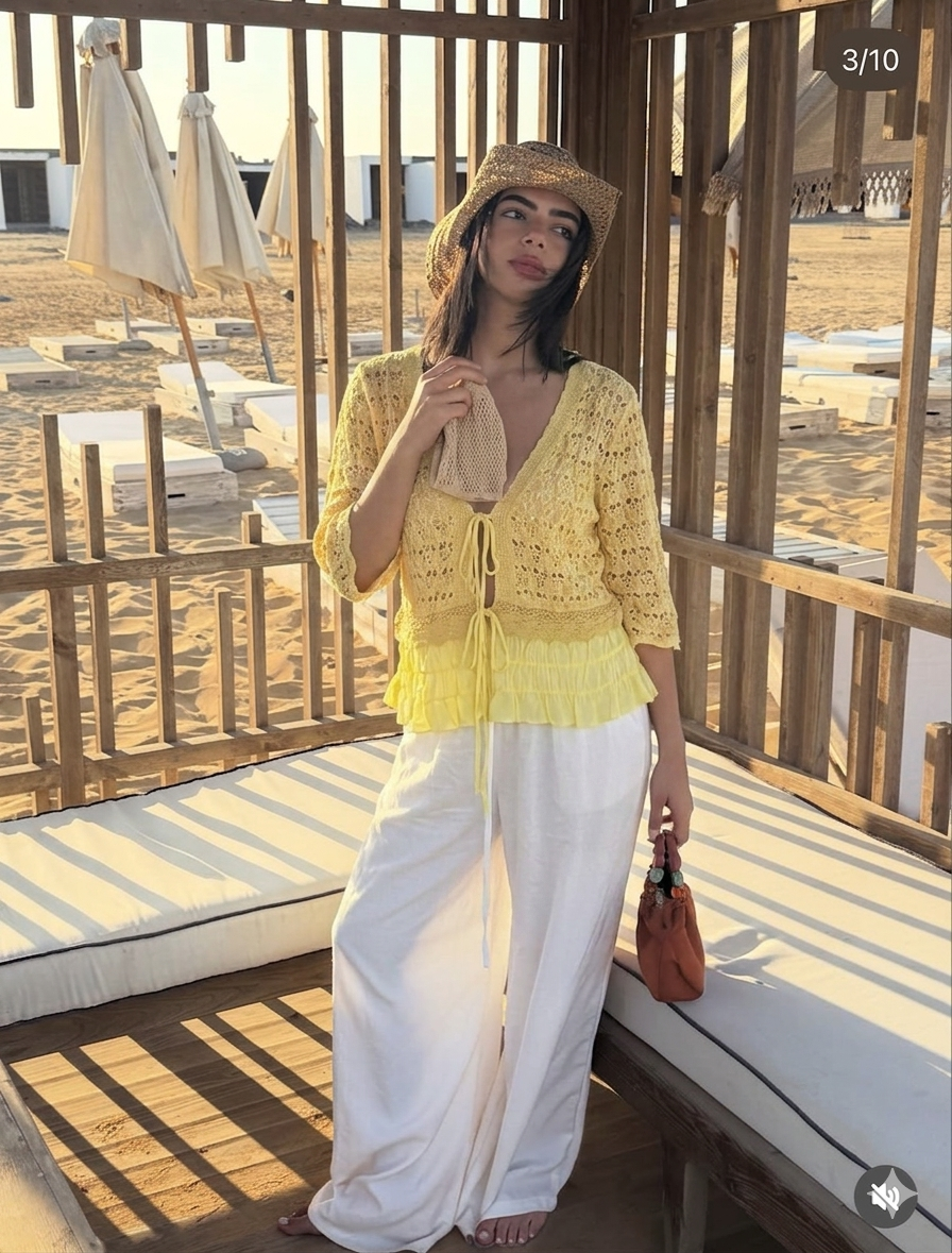 Shirt yellow ruffels