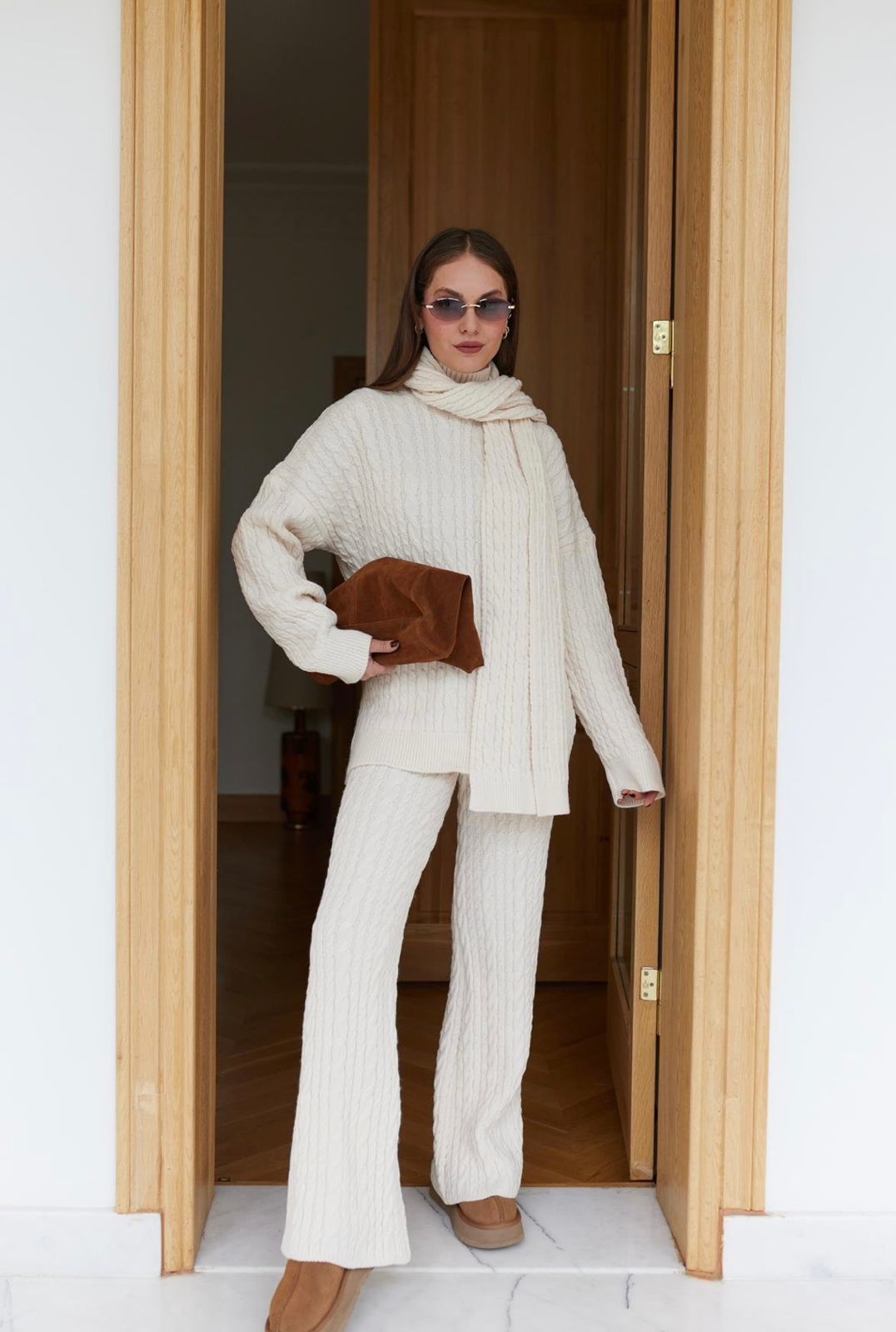 Set White Knitting Scarf