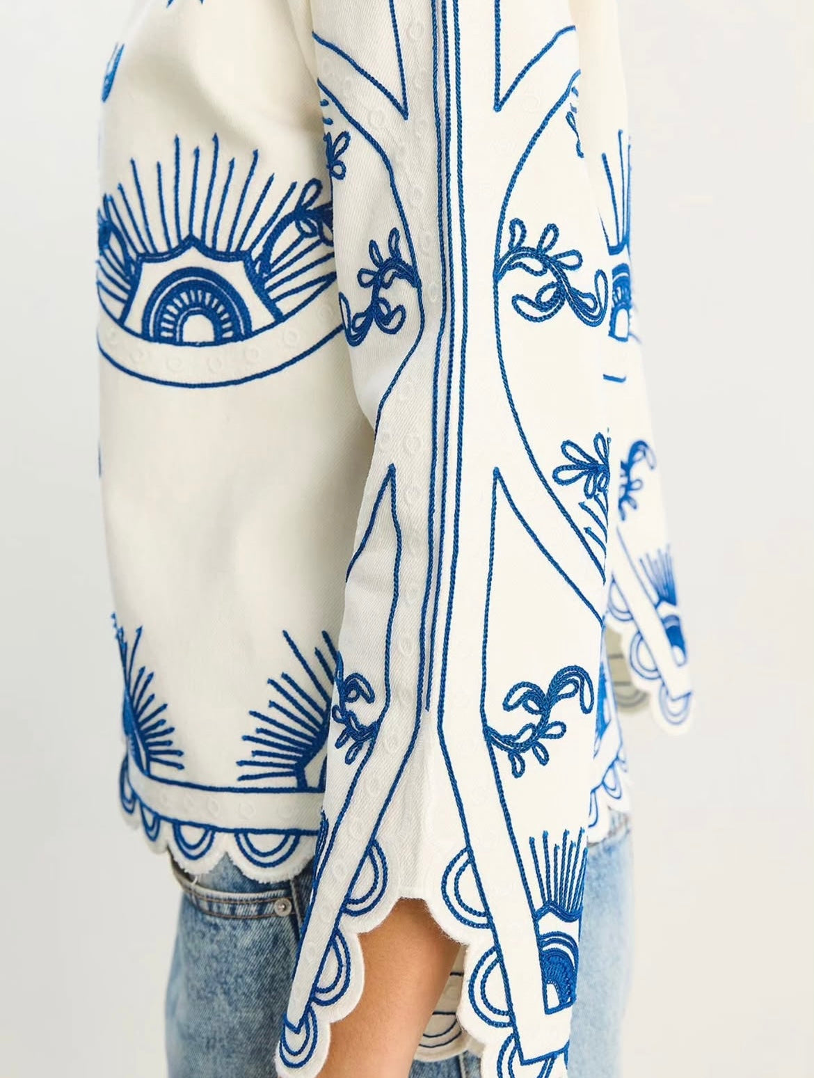 Embroidery Blue Blanc