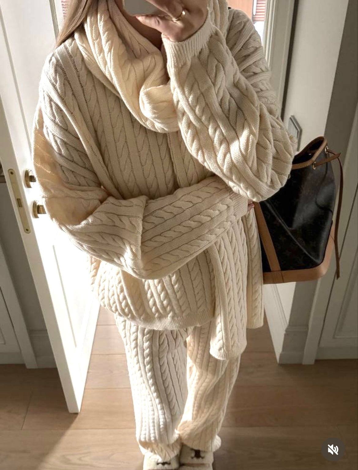 Set White Knitting Scarf