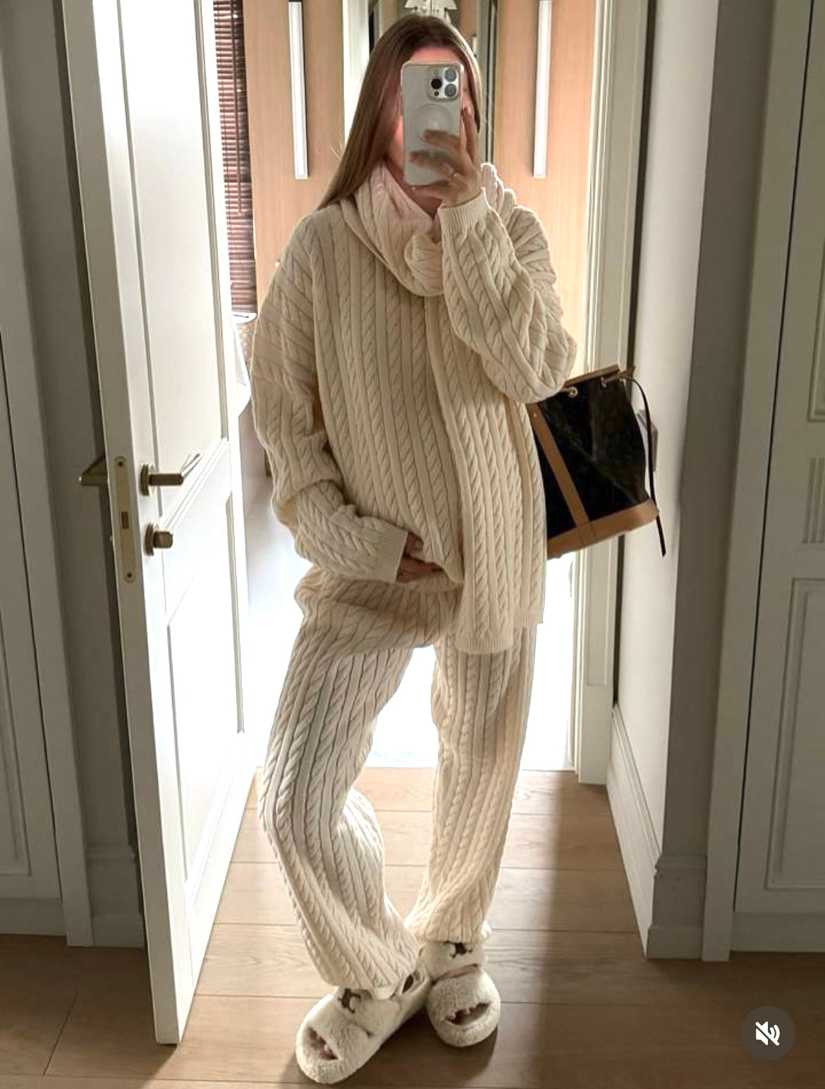 Set White Knitting Scarf