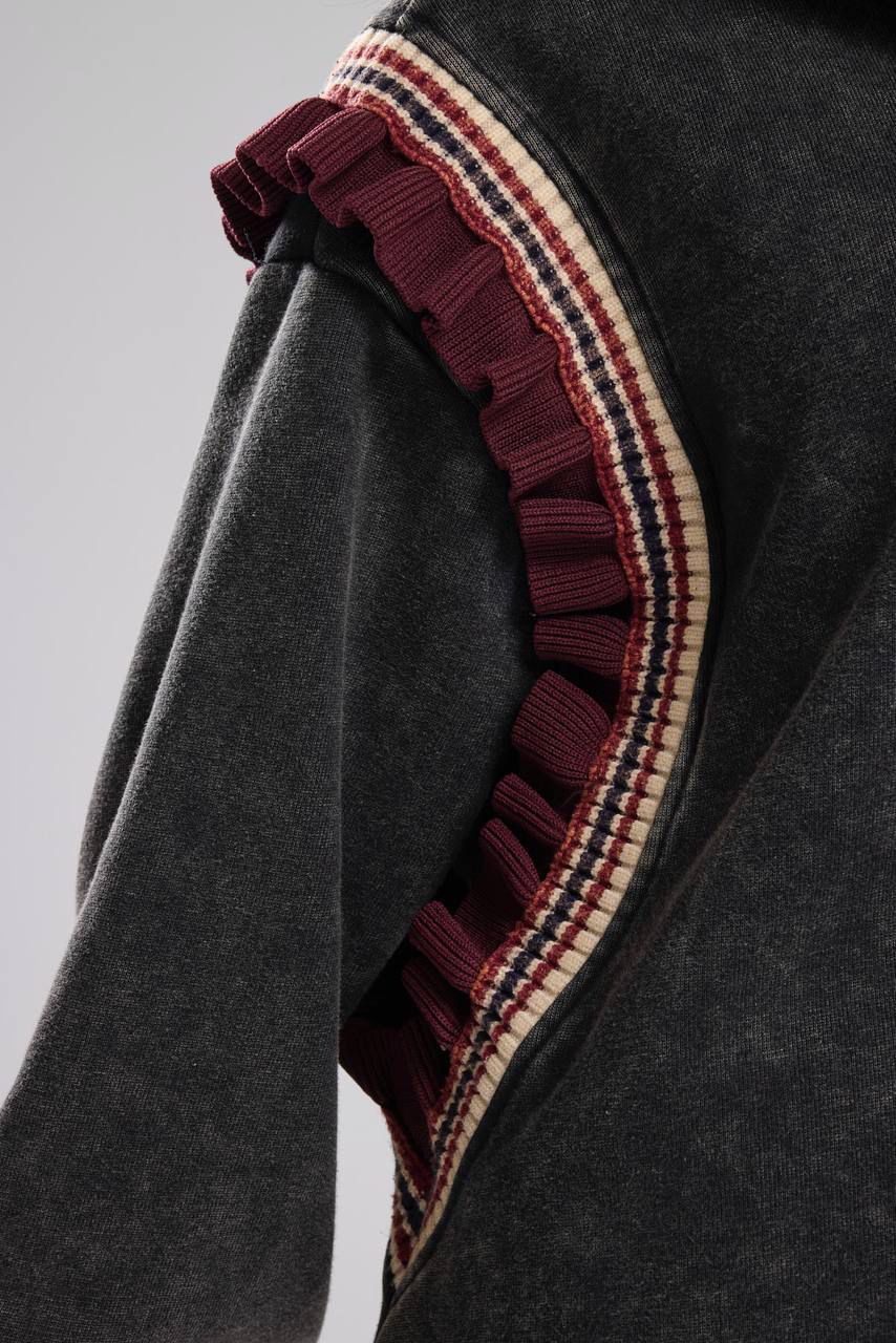 TW Sweat Grey Burgundy Ruffles