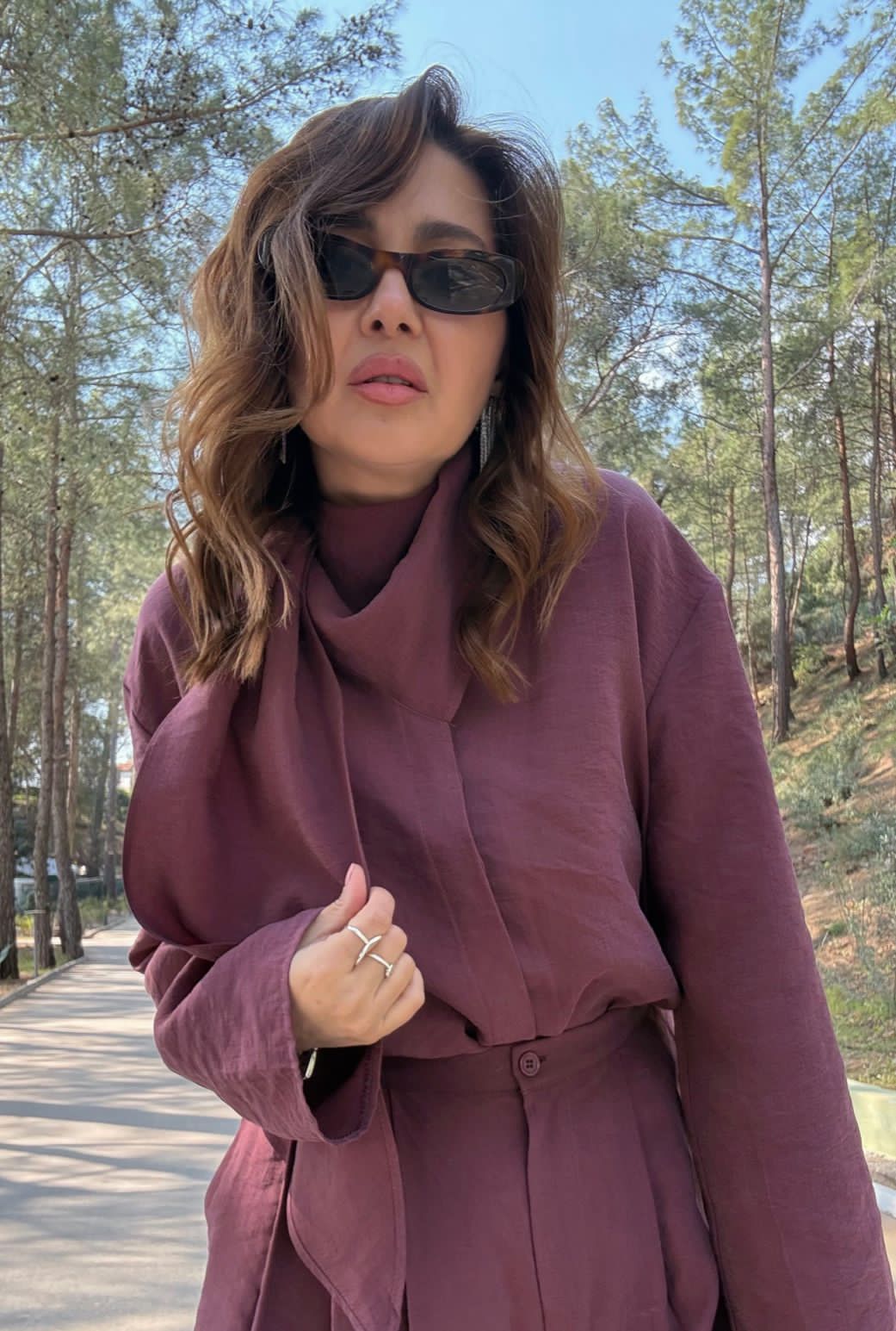 Set burgundy scarf attached
