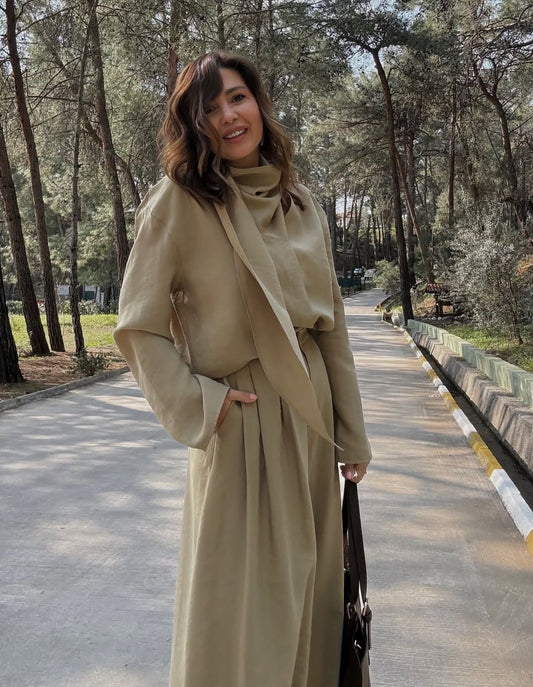 Set beige scarf attached