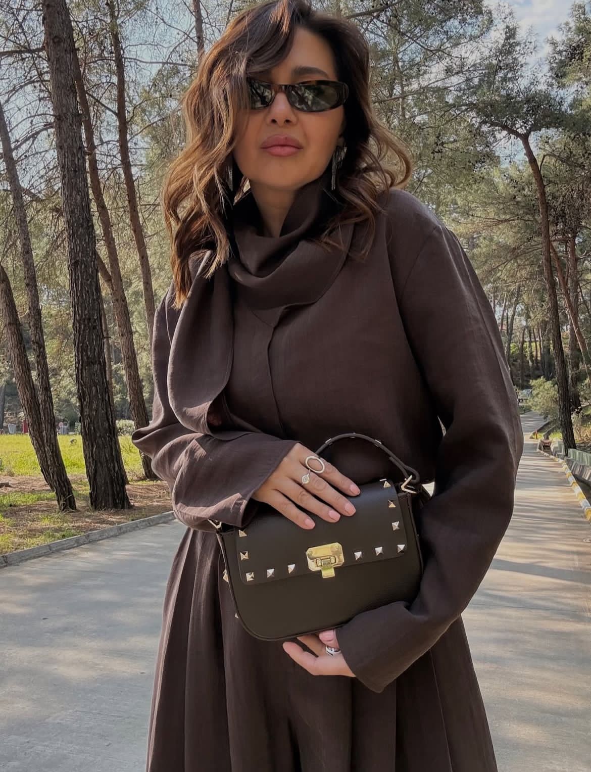 Set brown scarf attached