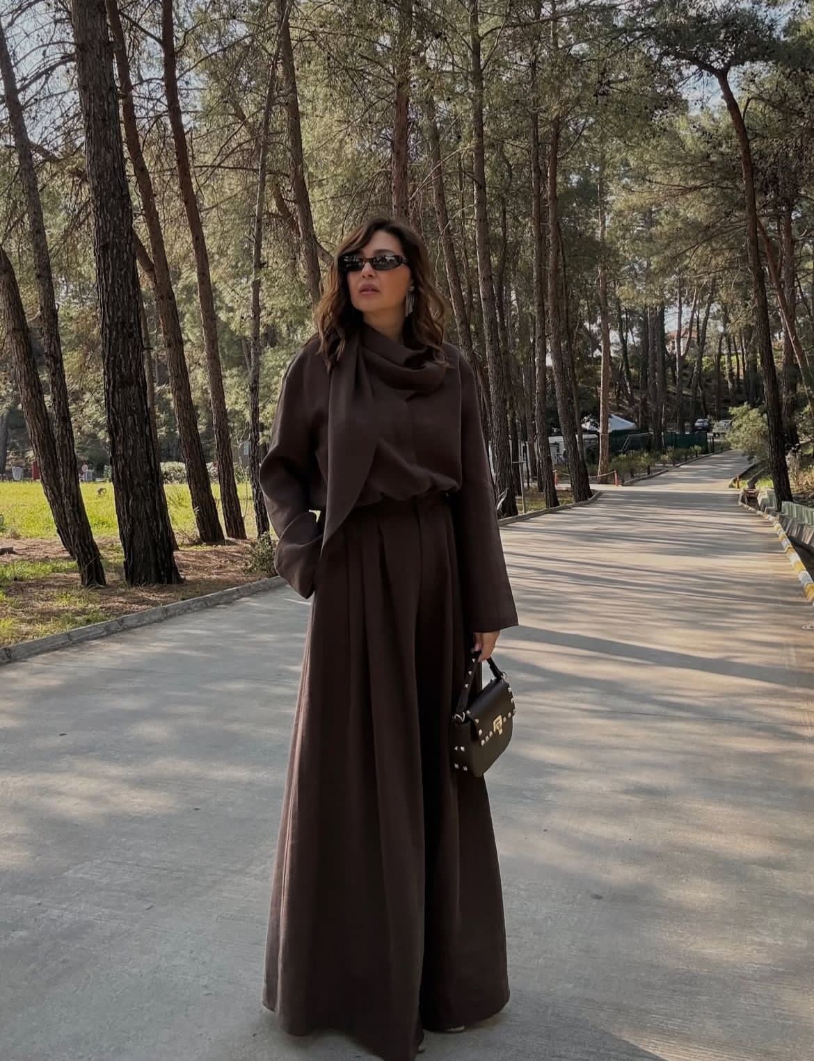 Set brown scarf attached