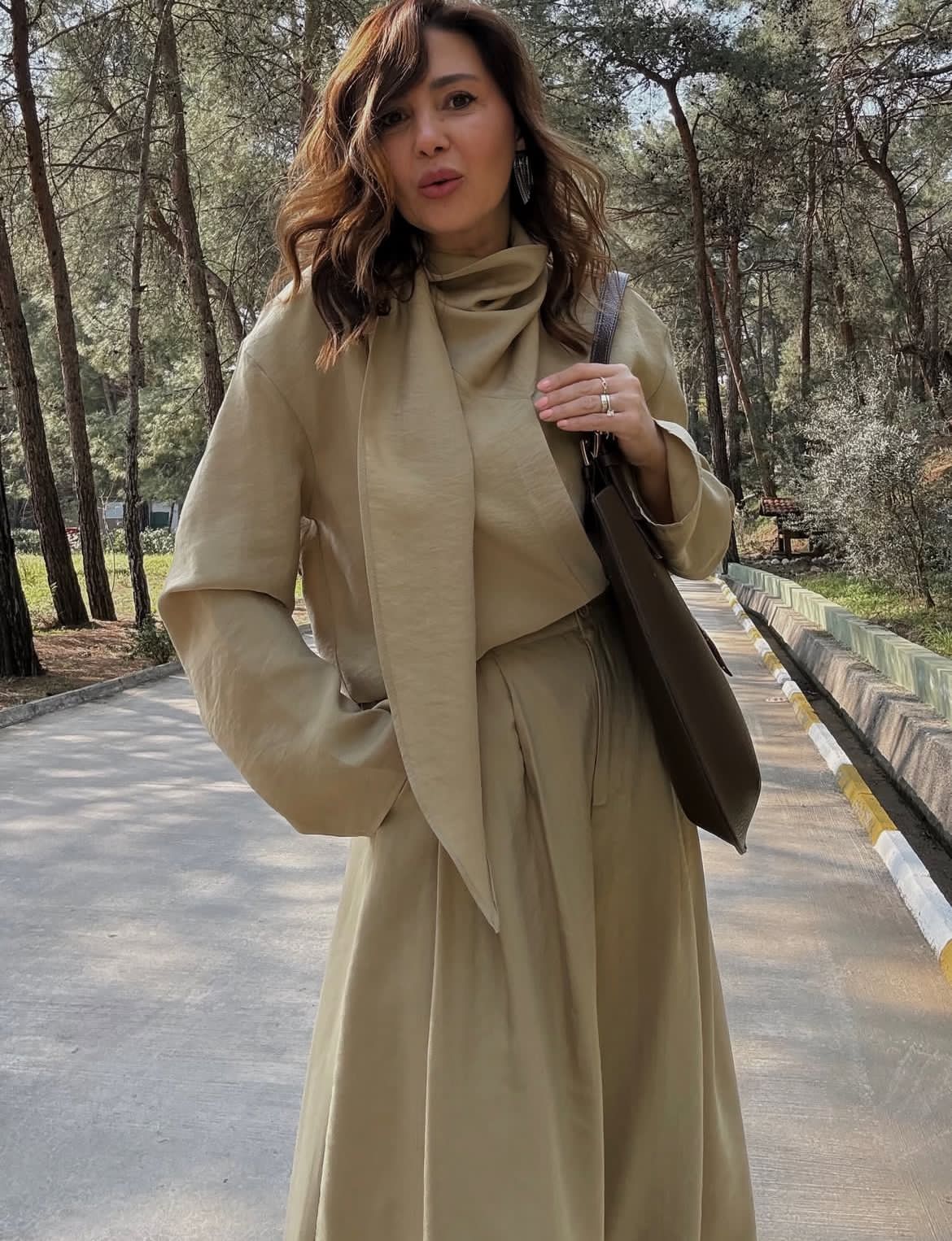 Set beige scarf attached