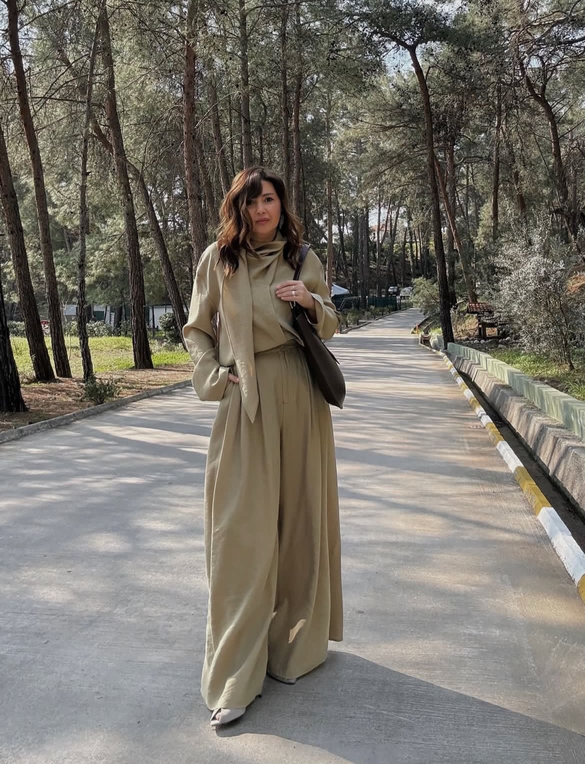 Set beige scarf attached