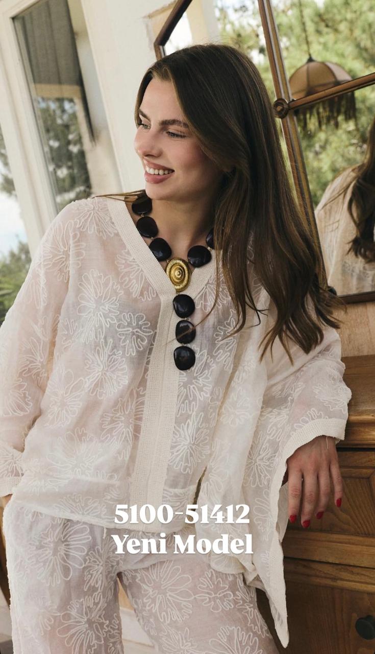 Set embroidery off-white