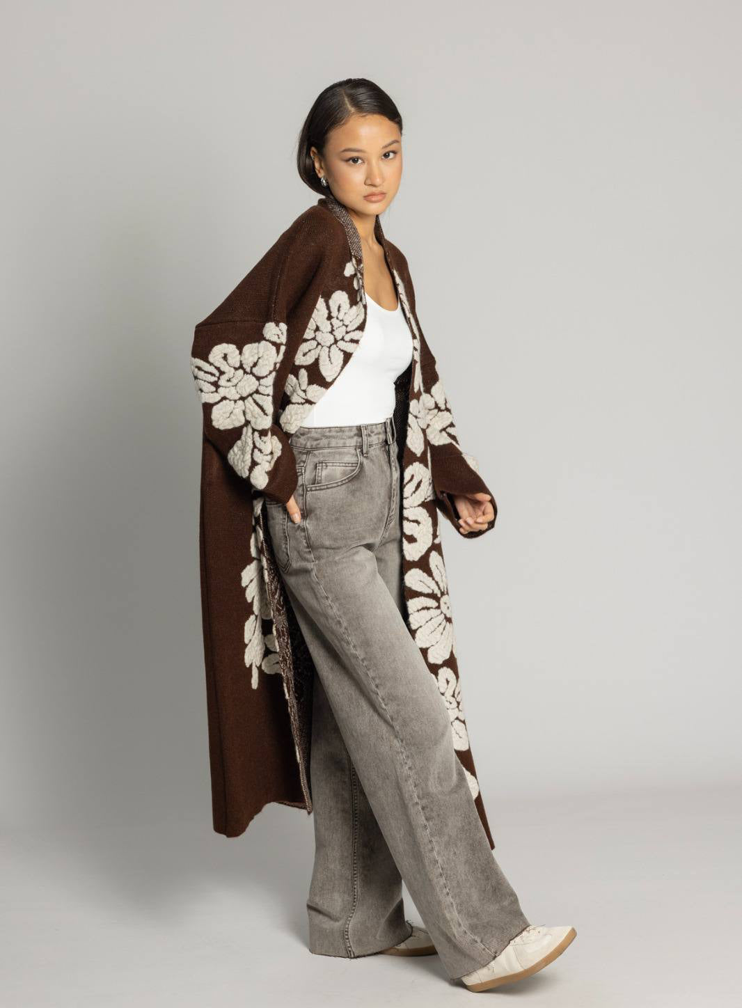 Cardigan brown embroidery