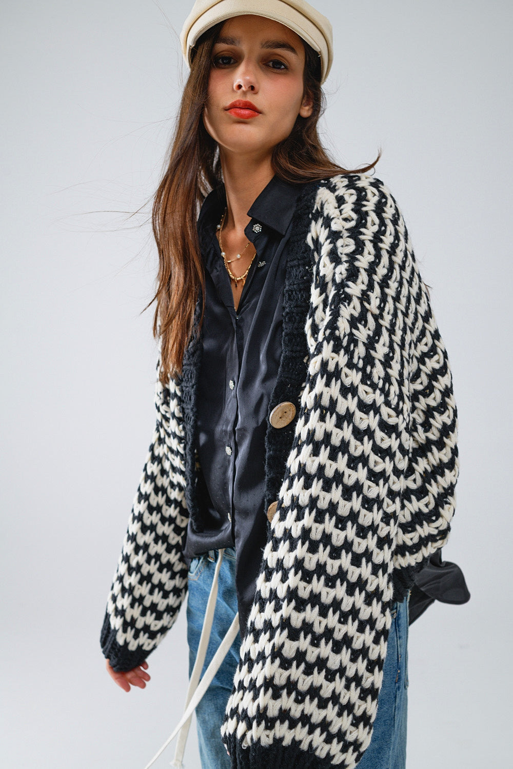 Cardigan crochet black white