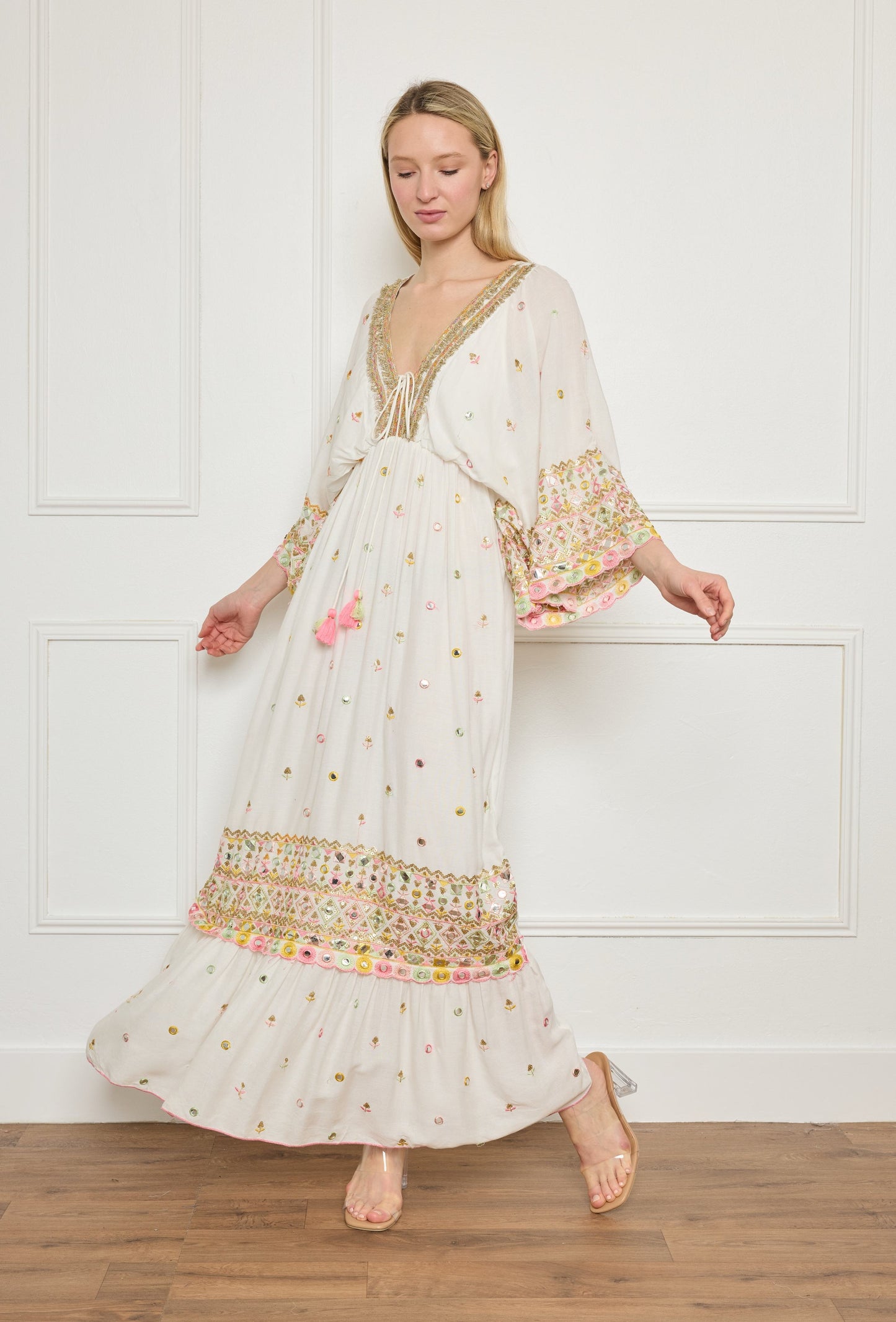 Dress off white embroidery multicolor