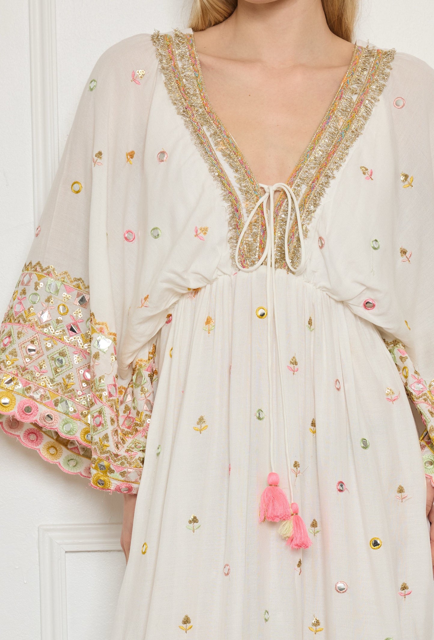 Dress off white embroidery multicolor