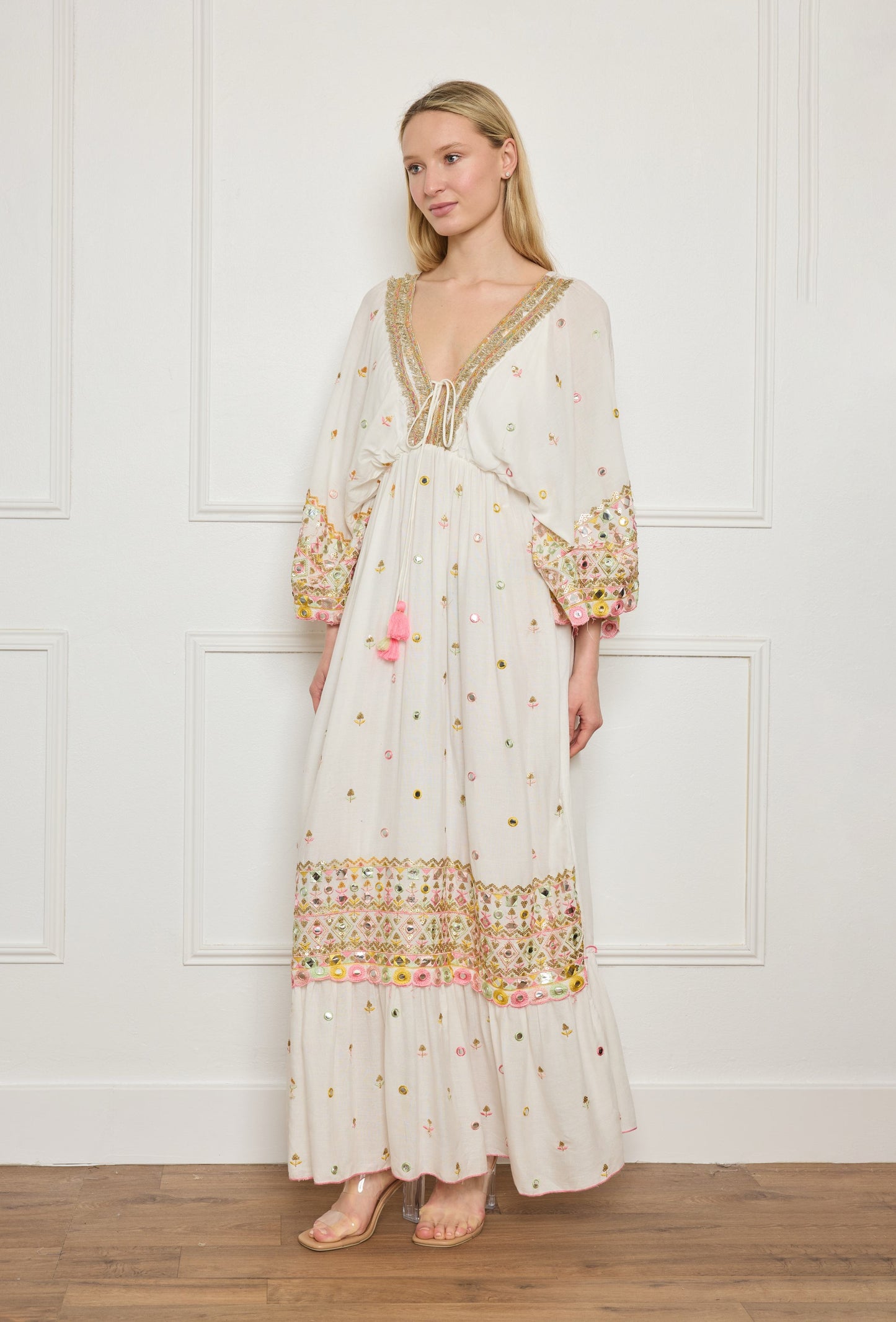 Dress off white embroidery multicolor