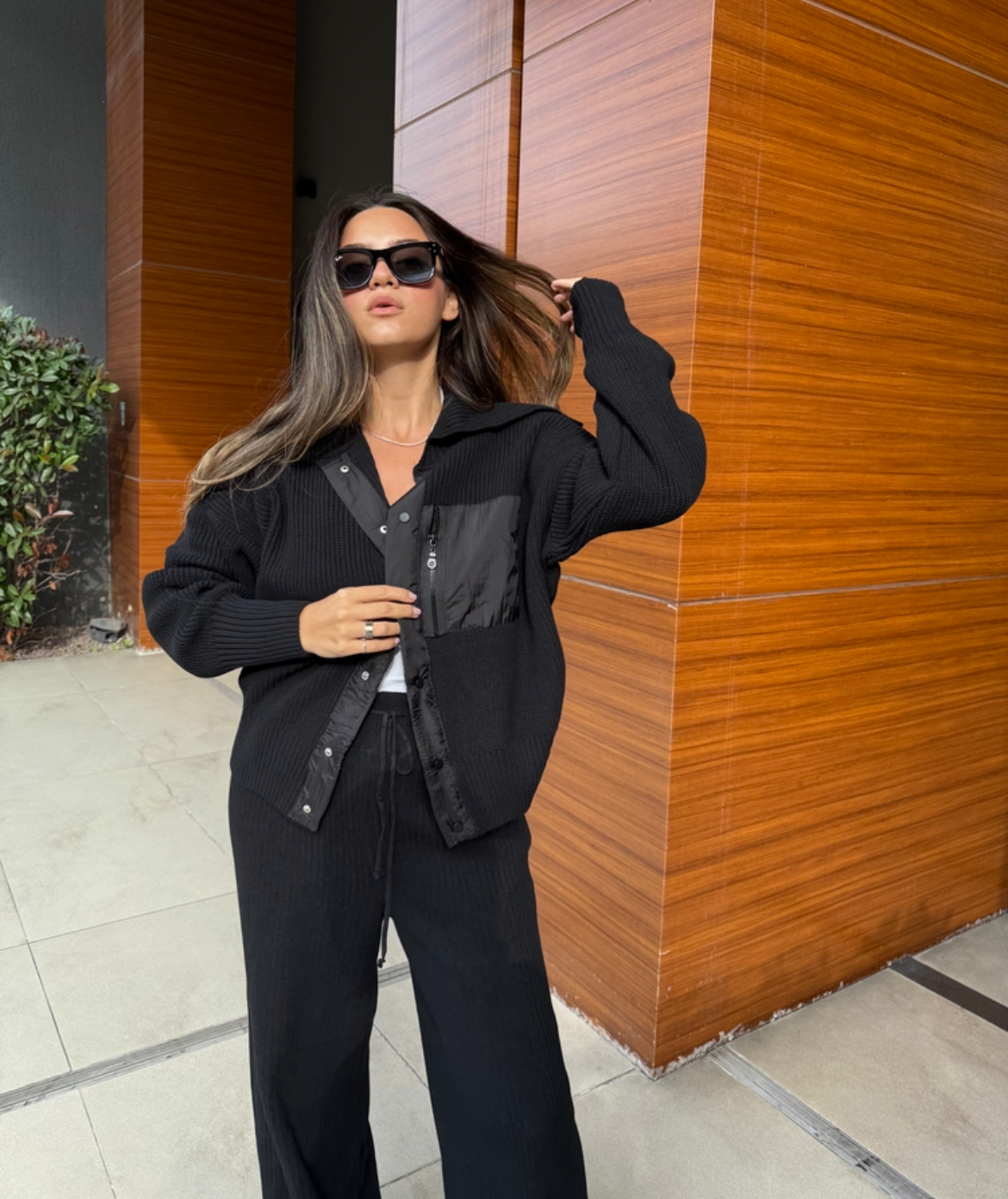 Black knit set button