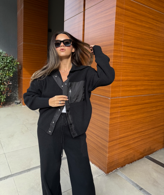 Set Black knit button