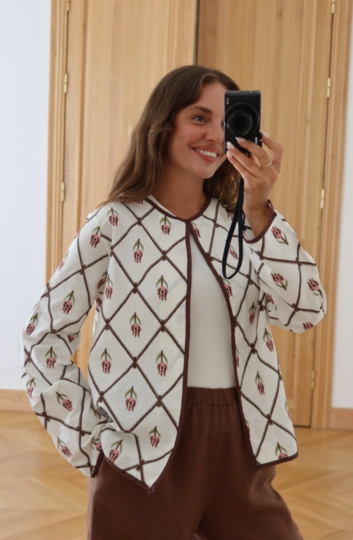 Shirt embroidery rose brown