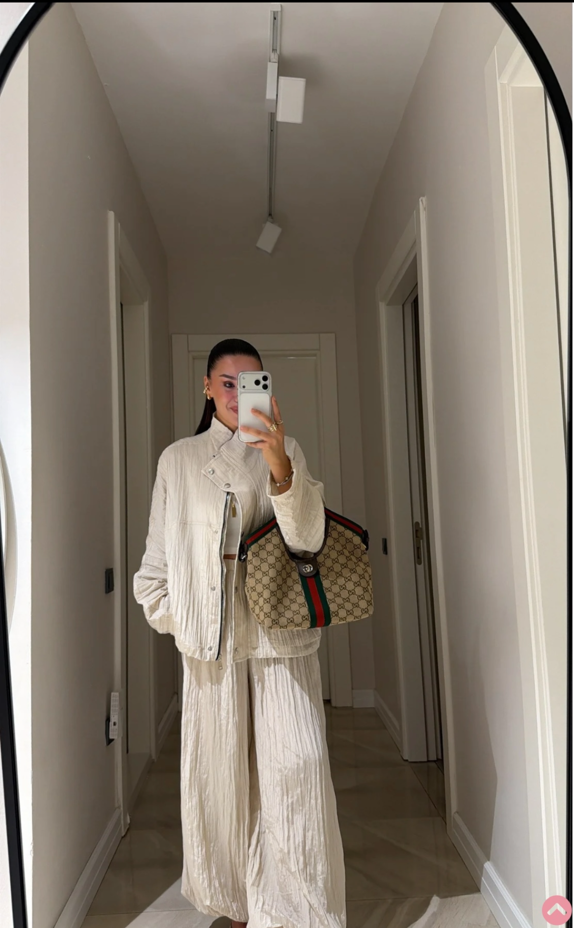 Set off white plain