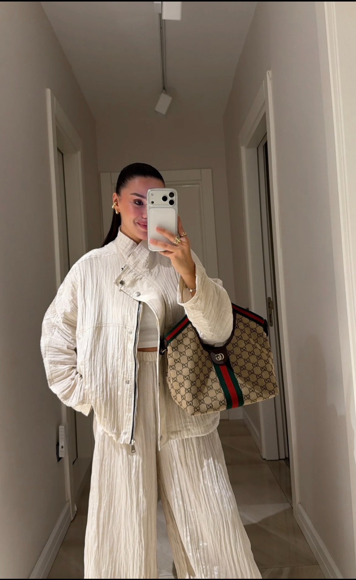 Set off white plain
