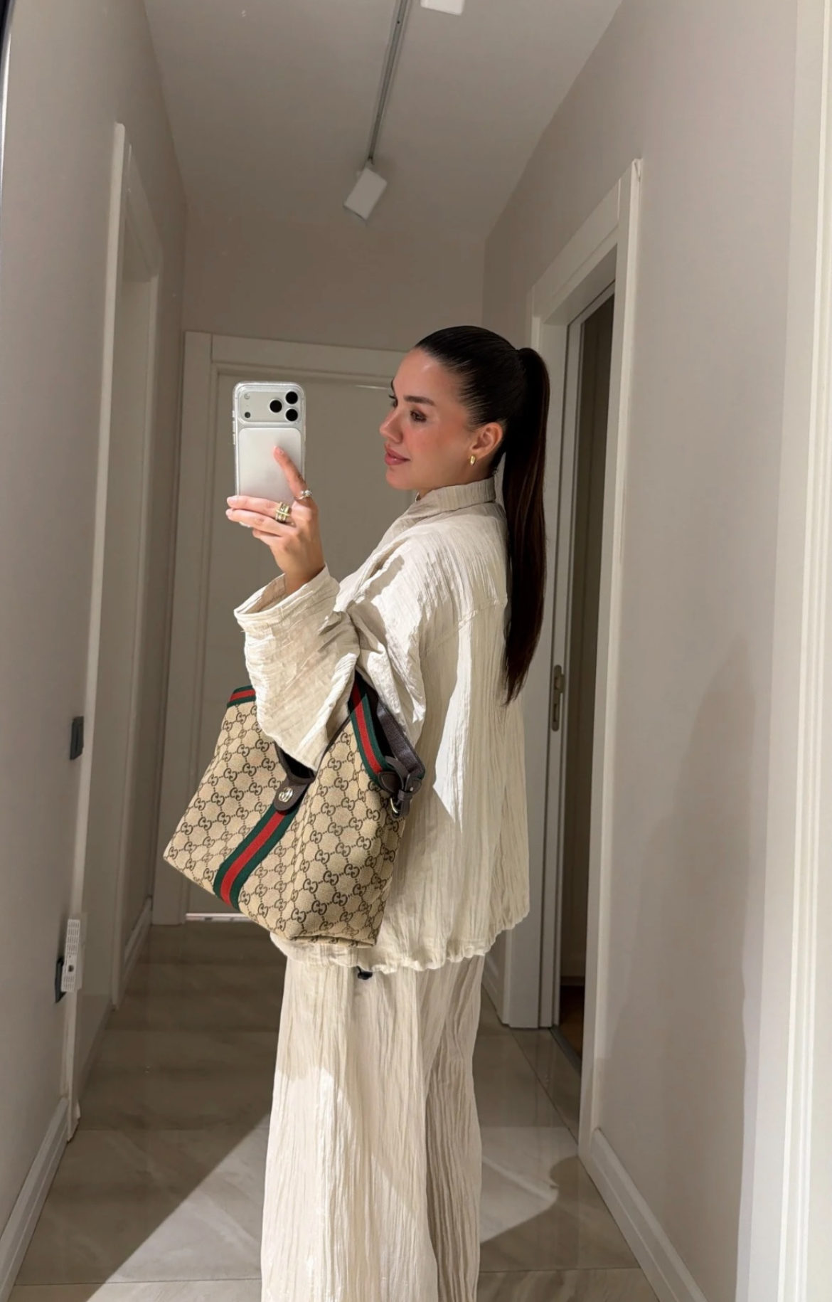 Set off white plain
