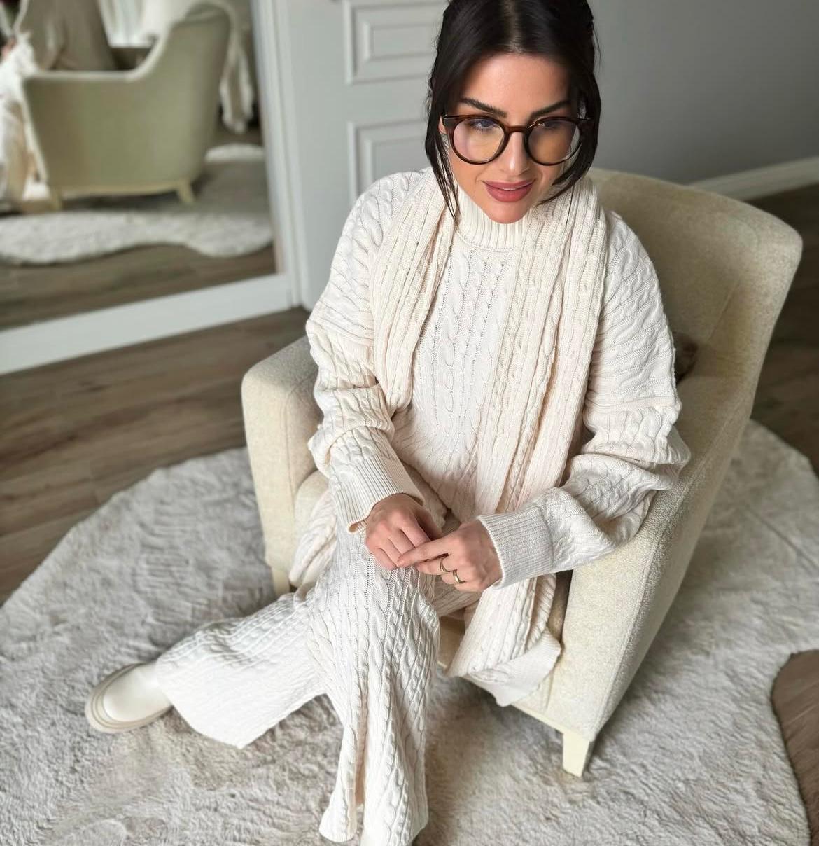 Set White Knitting Scarf