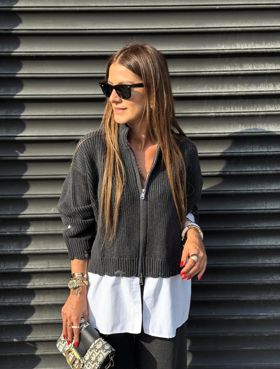 set attached shirt black