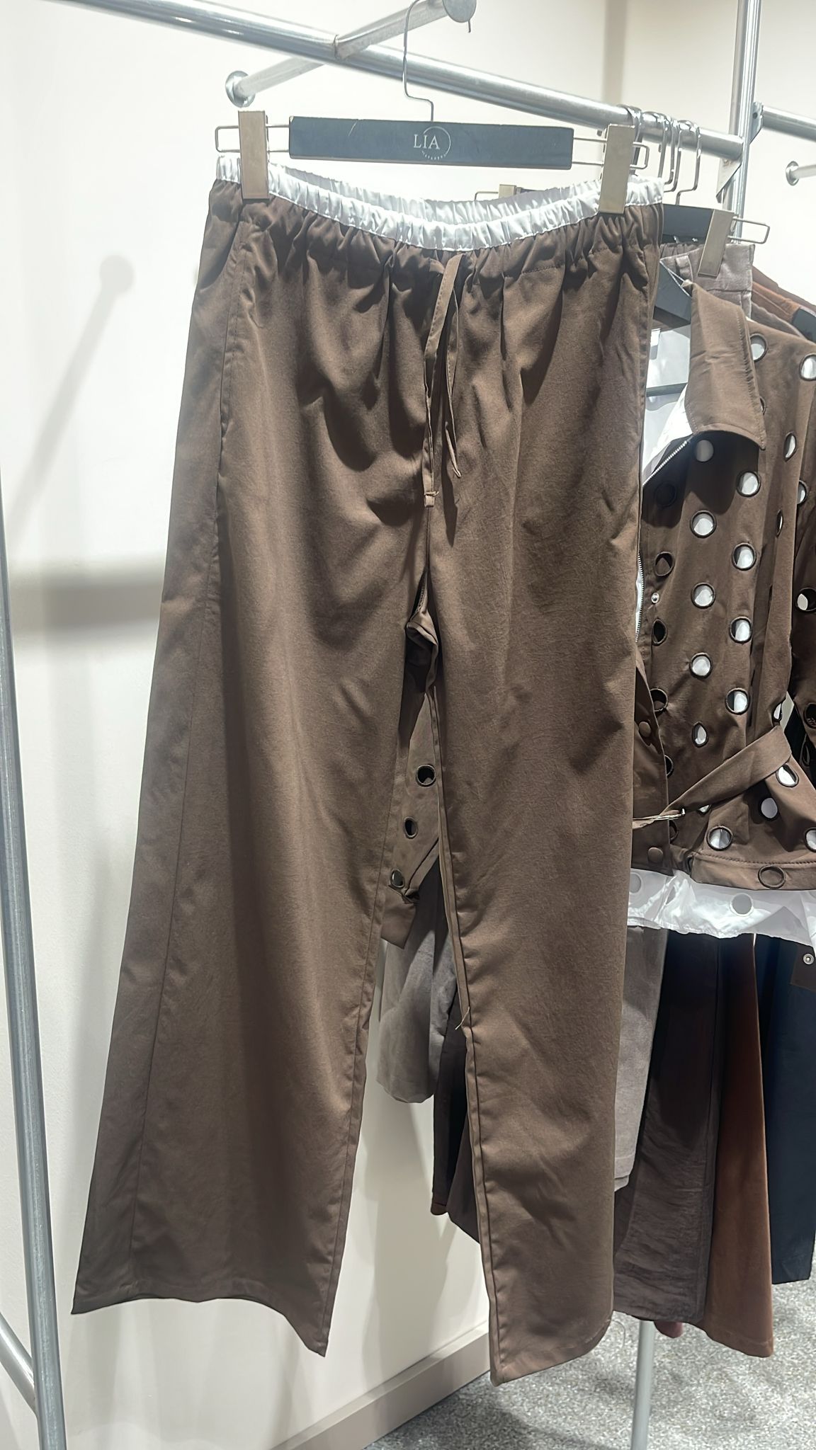 Set brown circles
