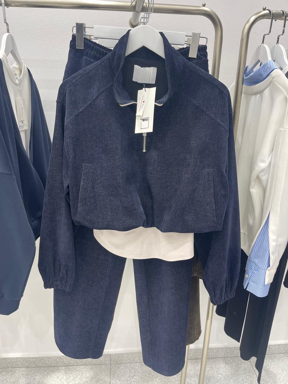 Set navy denim attached white shirt