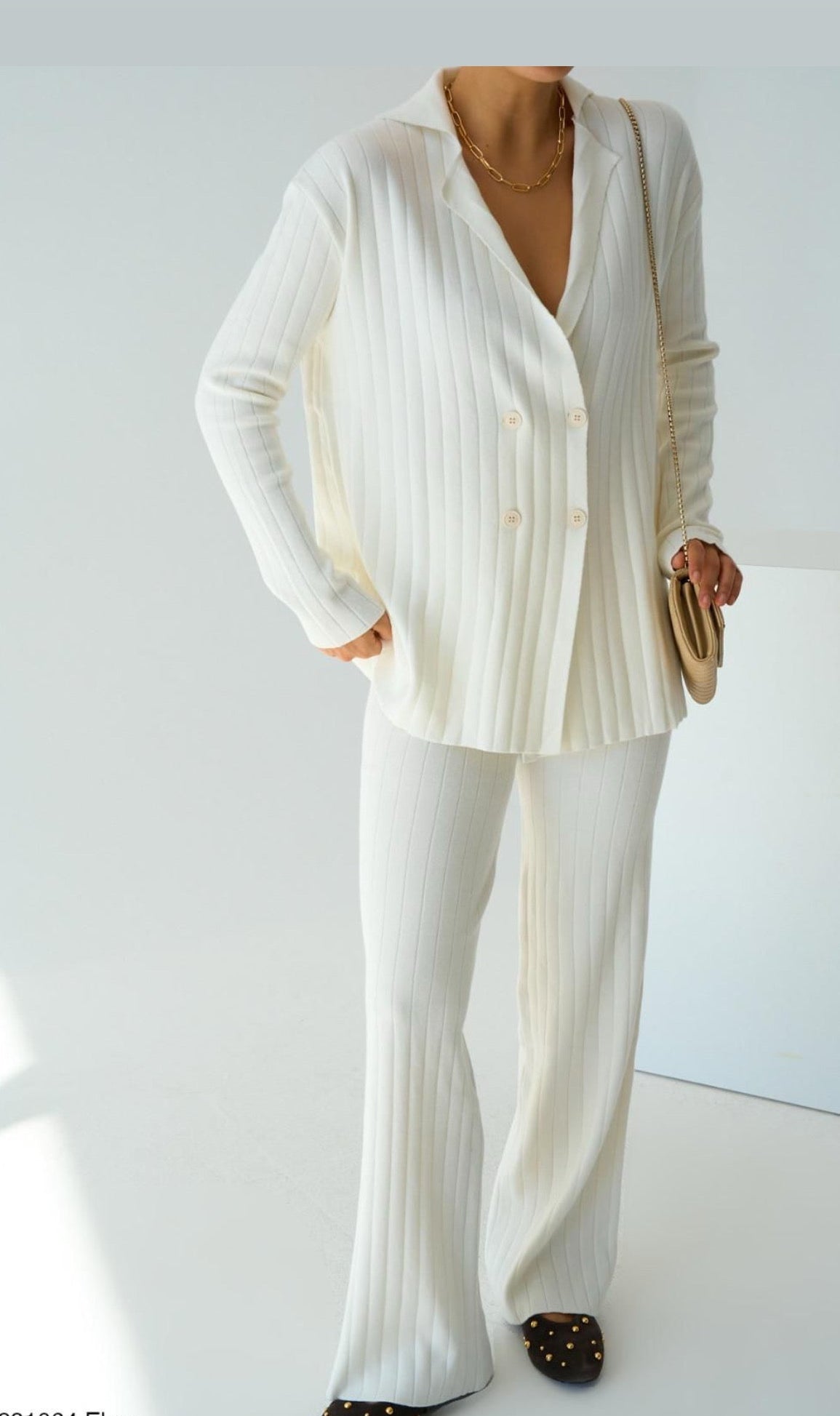 Set Off White Knit Button