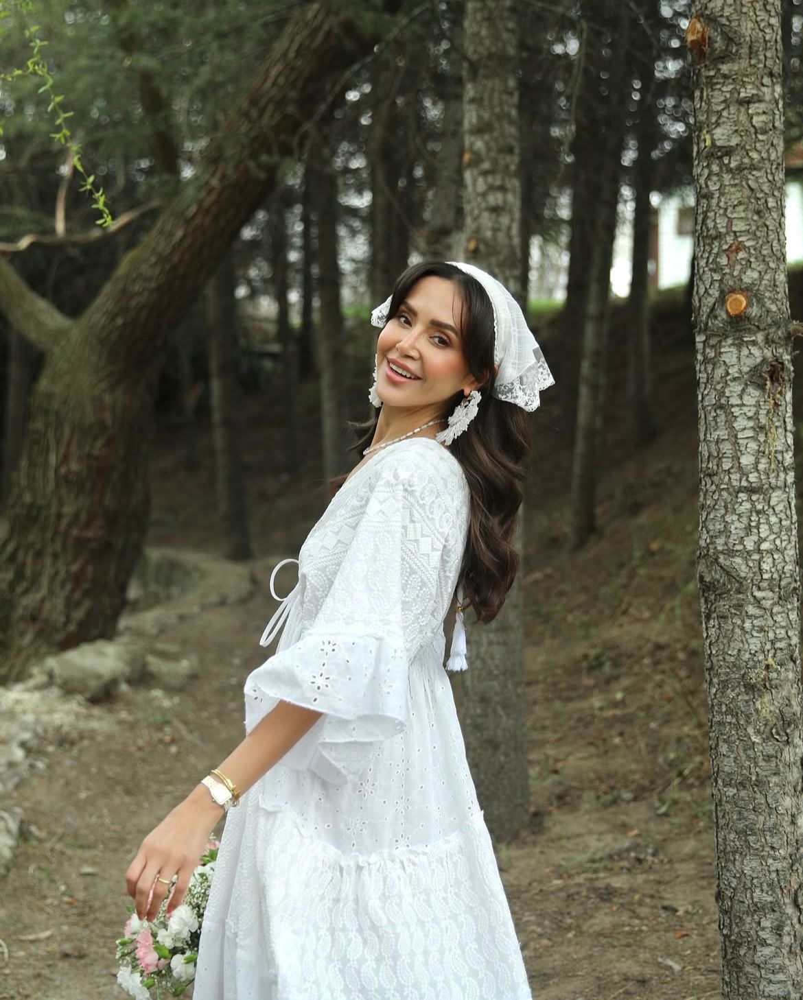 Robin Boho White