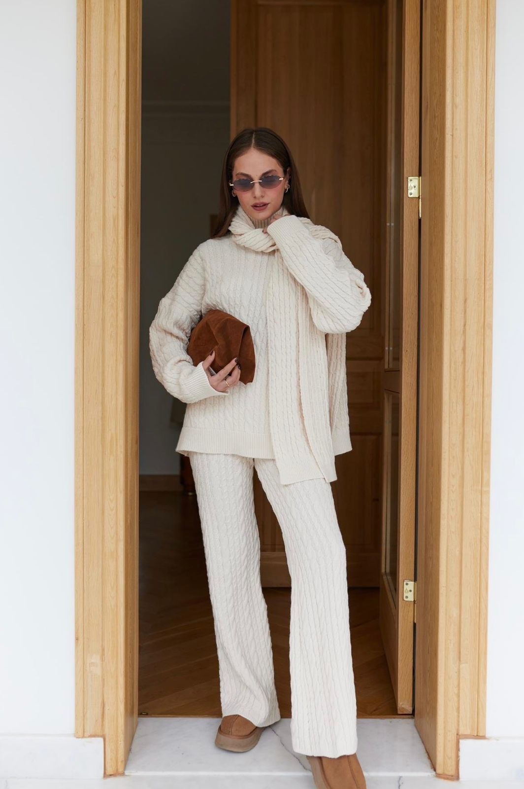 Set White Knitting Scarf