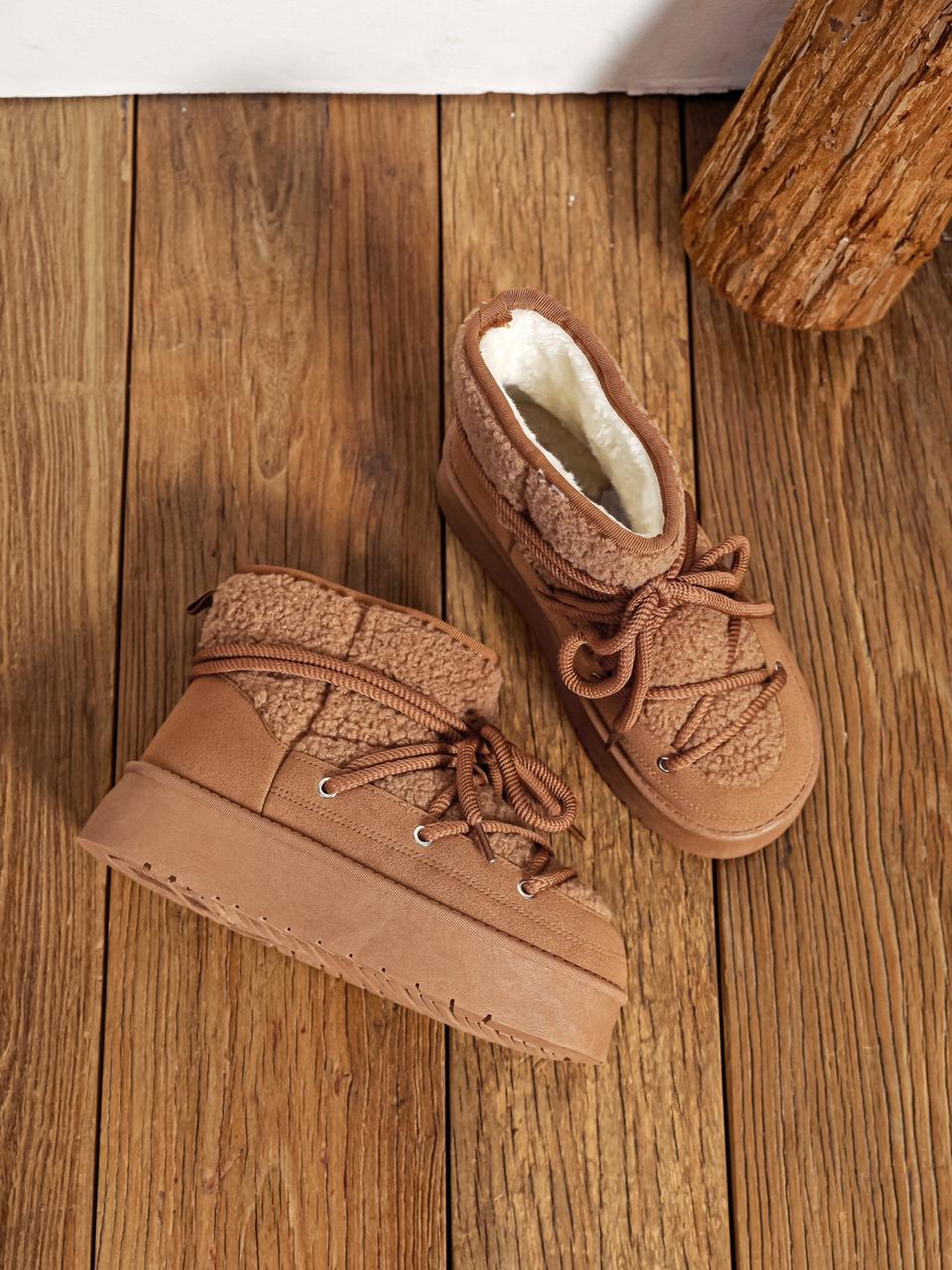 Curly Boots Light Cafe