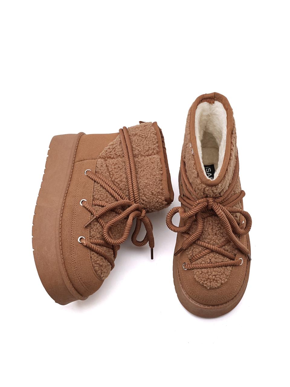 Curly Boots Light Cafe