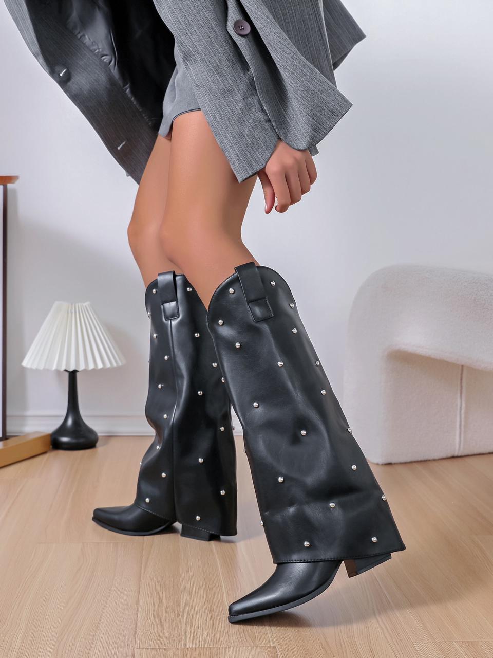 Heeled Ankle Studs Black